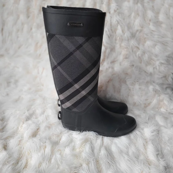 Burberry London Rainboots - Picture 2 of 4